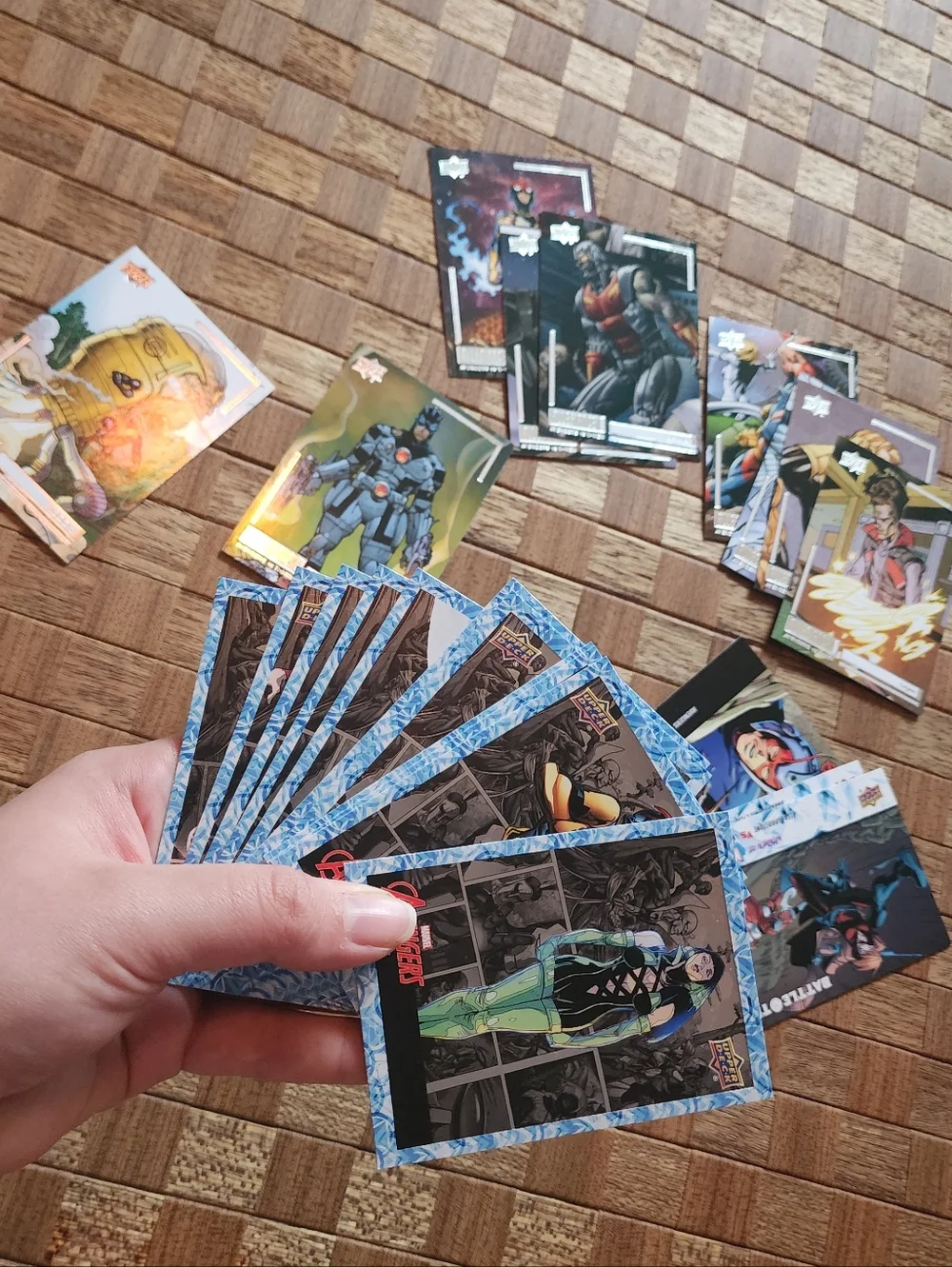 61 Marvel Trading Cards! - Picture 4 of 4